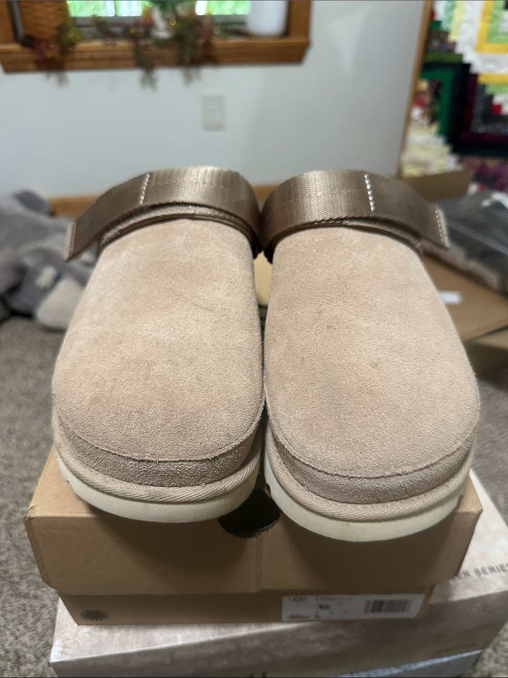 UGG Women's Sand Goldenstar Clog size 10